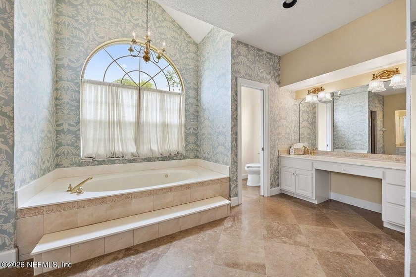 First time on the market! A lovingly maintained Hidden Hills - photo 12