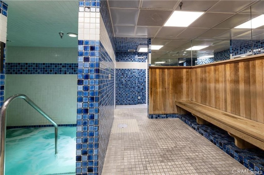 Beautifully updated and move-in ready, this desirable mid-level - photo 22