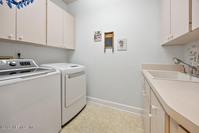 First time on the market! A lovingly maintained Hidden Hills - photo 36