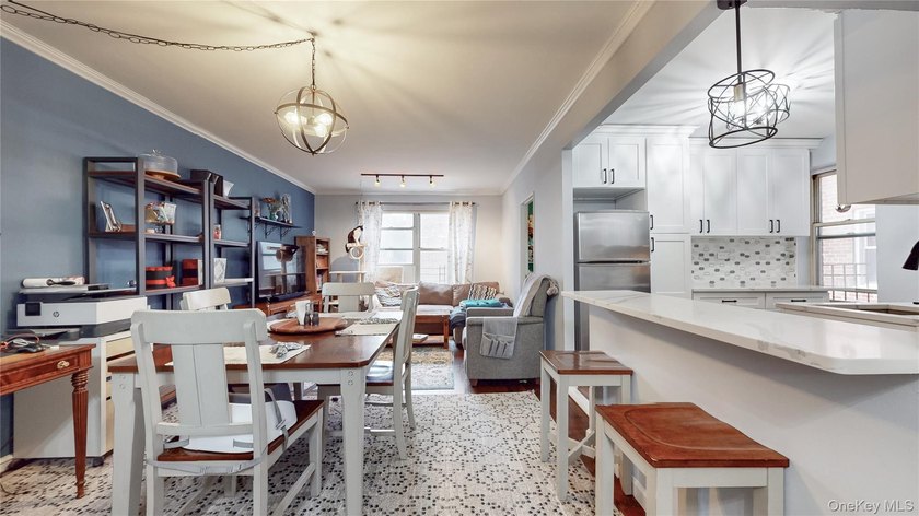 Welcome home to this charming Jr 4, 2-bedroom residence offering - photo 3