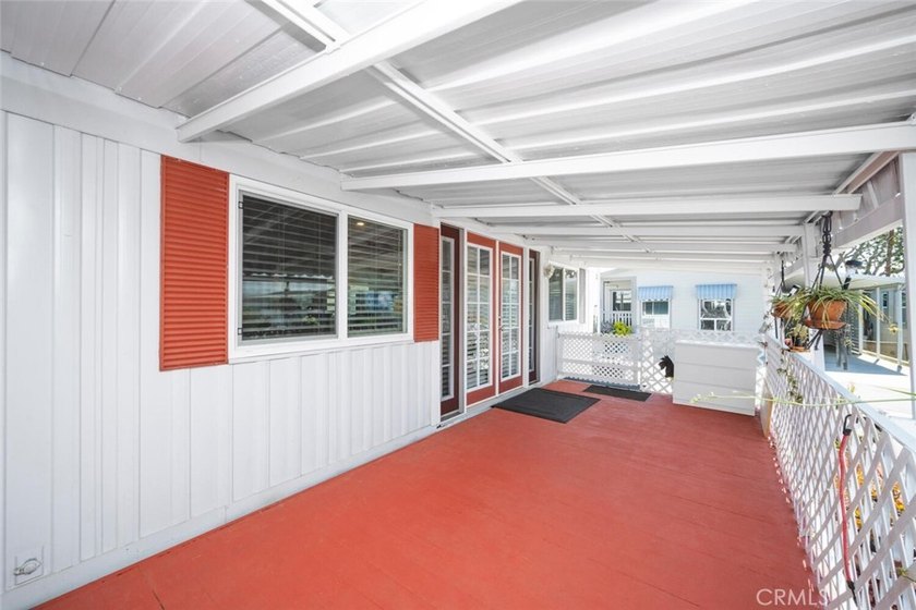 Welcome to this fabulous, updated, custom home! Almost - photo 5