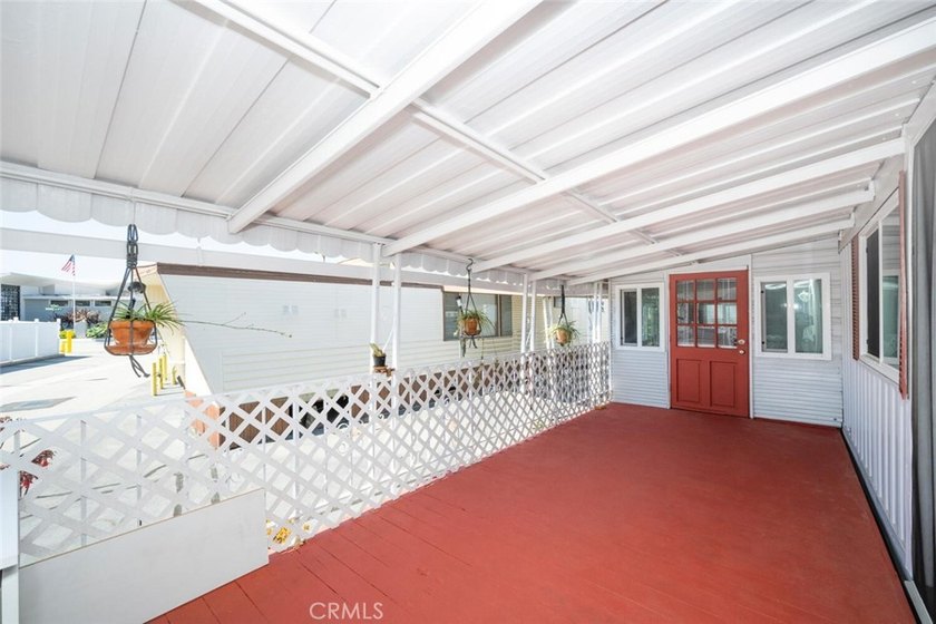 Welcome to this fabulous, updated, custom home! Almost - photo 7