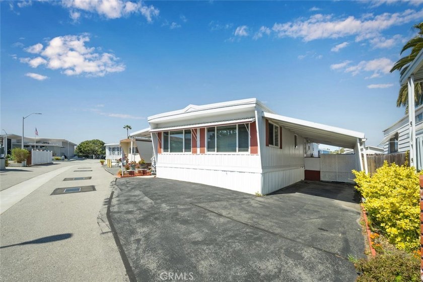 Welcome to this fabulous, updated, custom home! Almost - photo 9