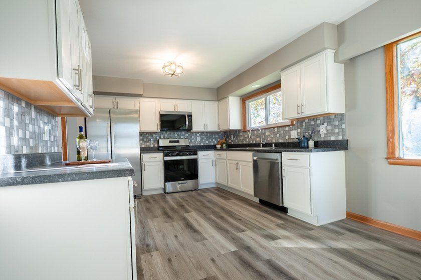 Just Listed in South Milwaukee! Fall in love with this - photo 3