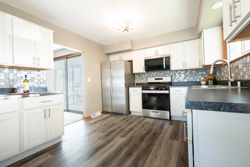 Just Listed in South Milwaukee! Fall in love with this - photo 5