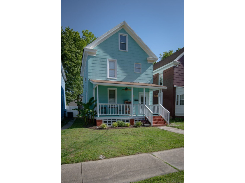 Welcome to this quaint historic beach house located in the heart - photo 3