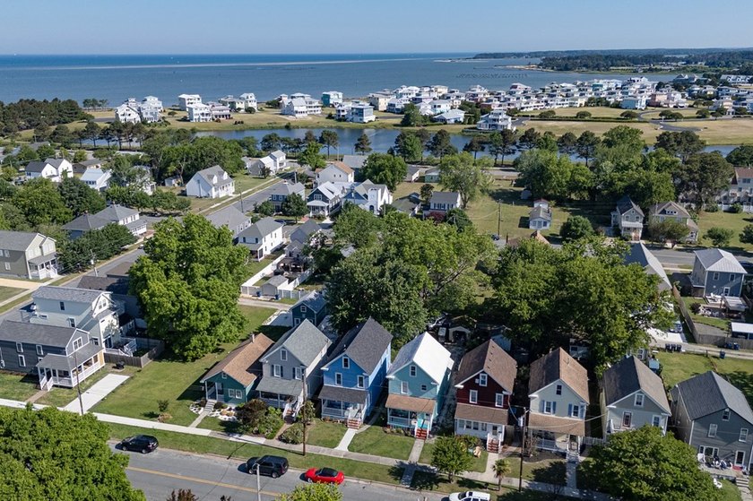 Welcome to this quaint historic beach house located in the heart - photo 8