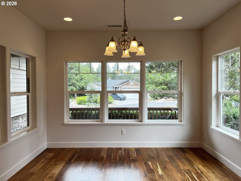 Welcome to this beautifully maintained 3-bedroom, 2.5-bath home - photo 11