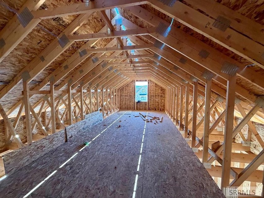 Beautiful spacious custom one-level home featuring 2,580 sq ft - photo 13