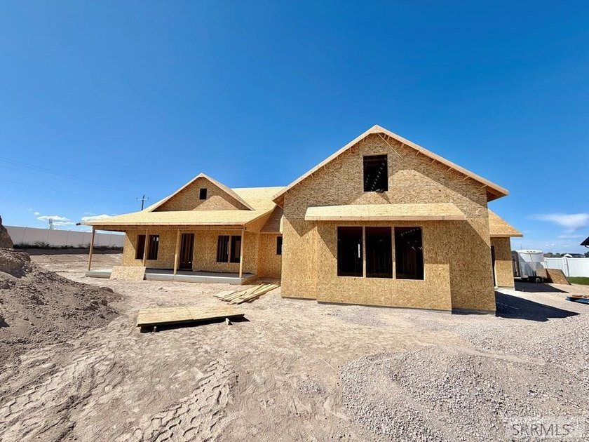 Beautiful spacious custom one-level home featuring 2,580 sq ft - photo 14