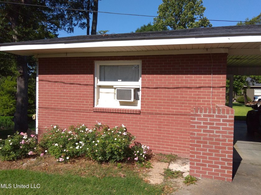 Three Bedroom Three and a Half Bath Great Family Neighborhood - photo 15