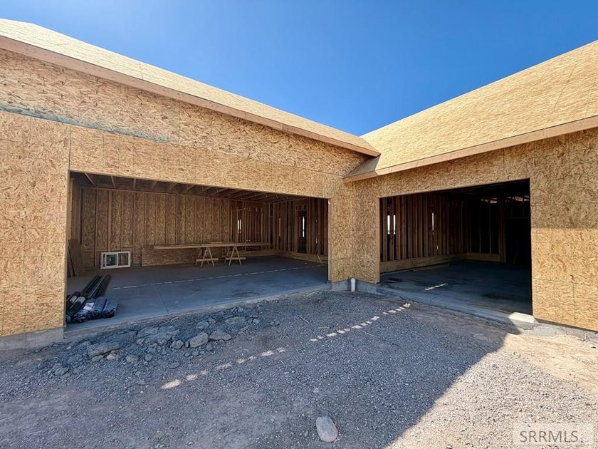 Beautiful spacious custom one-level home featuring 2,580 sq ft - photo 15