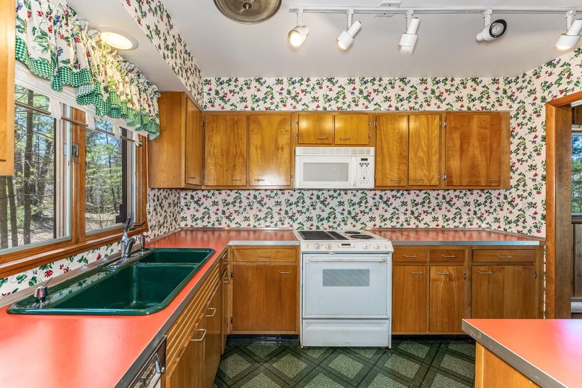 Ultimate privacy on 80 wooded acres with your own private - photo 17