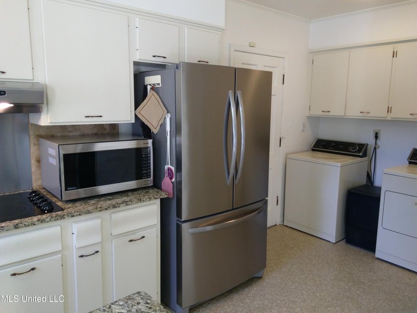 Three Bedroom Three and a Half Bath Great Family Neighborhood - photo 17