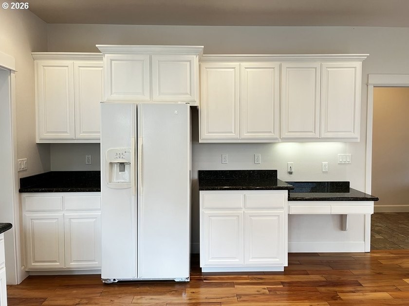 Welcome to this beautifully maintained 3-bedroom, 2.5-bath home - photo 17