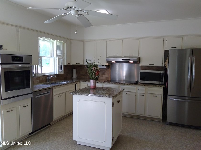 Three Bedroom Three and a Half Bath Great Family Neighborhood - photo 18