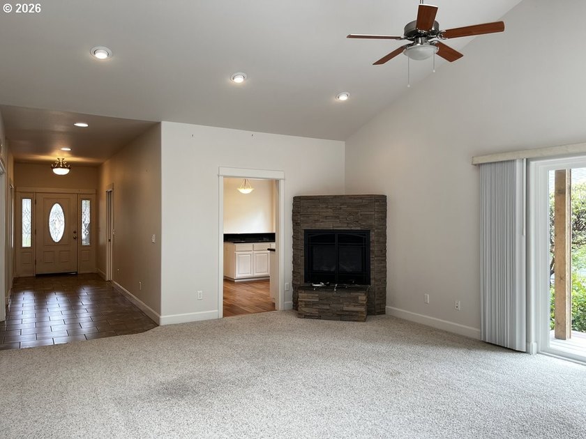 Welcome to this beautifully maintained 3-bedroom, 2.5-bath home - photo 21