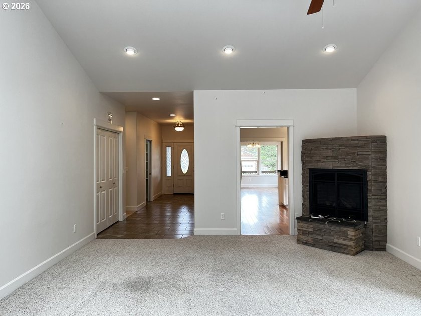 Welcome to this beautifully maintained 3-bedroom, 2.5-bath home - photo 22