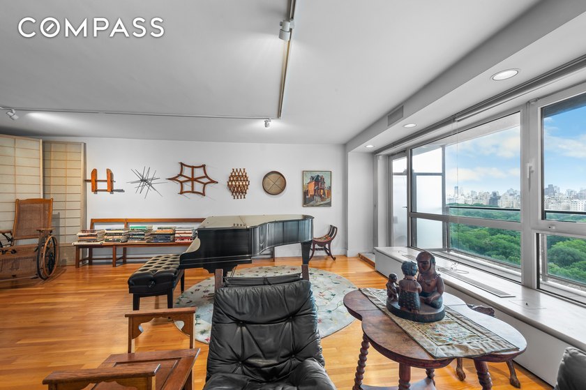 Estate-scaled and richly proportioned 3-bedroom, 3.5-bath home - photo 3