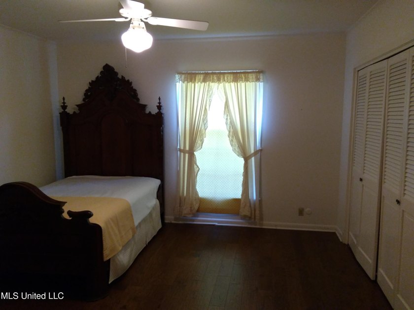 Three Bedroom Three and a Half Bath Great Family Neighborhood - photo 25