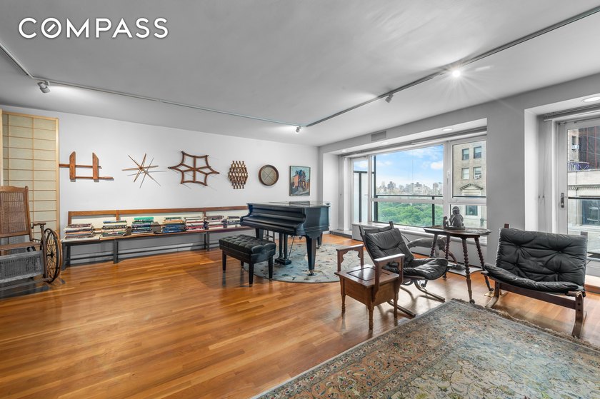 Estate-scaled and richly proportioned 3-bedroom, 3.5-bath home - photo 5