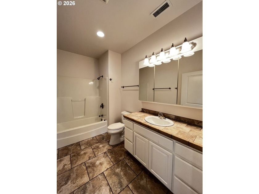 Welcome to this beautifully maintained 3-bedroom, 2.5-bath home - photo 25