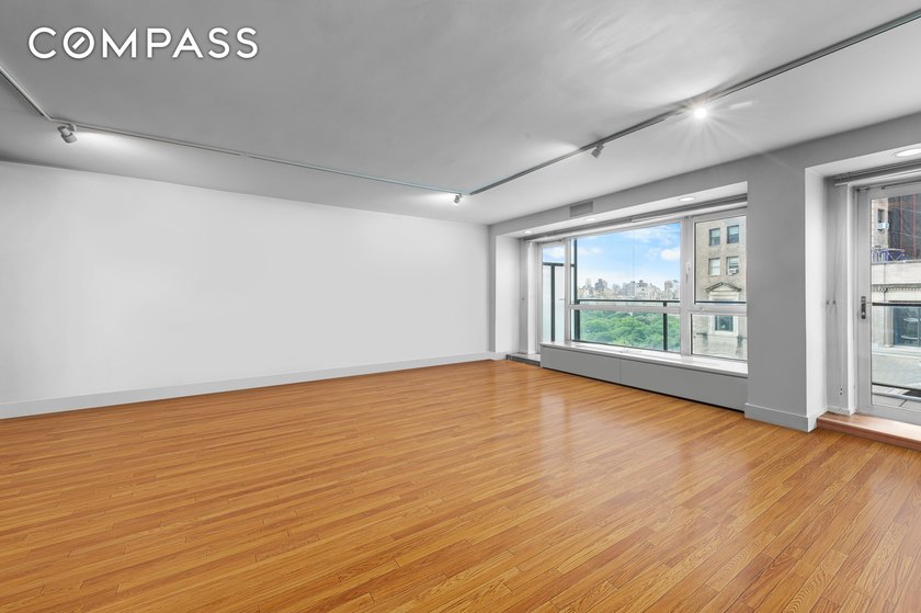 Estate-scaled and richly proportioned 3-bedroom, 3.5-bath home - photo 6