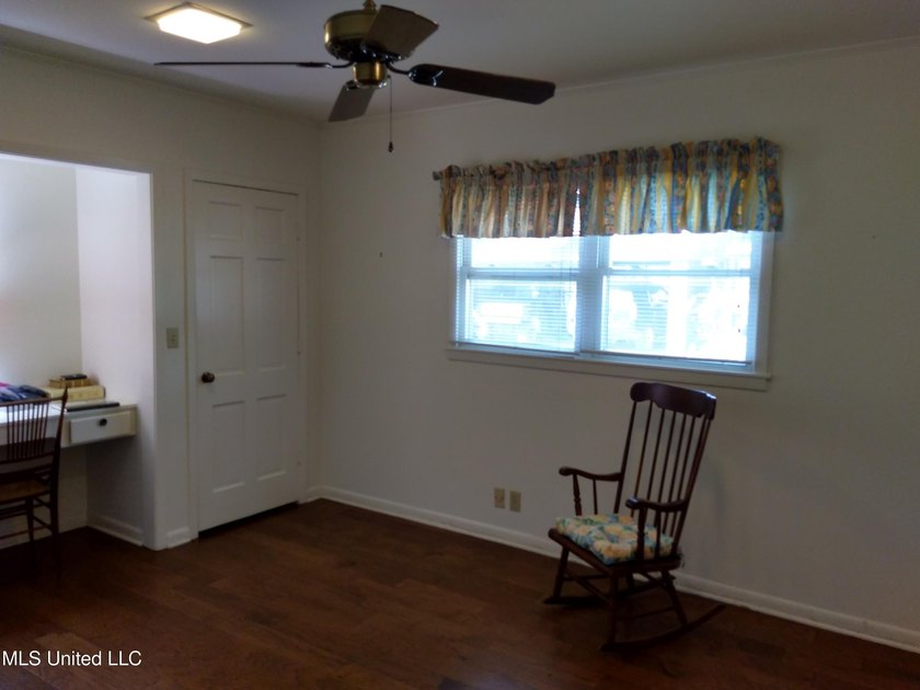 Three Bedroom Three and a Half Bath Great Family Neighborhood - photo 27