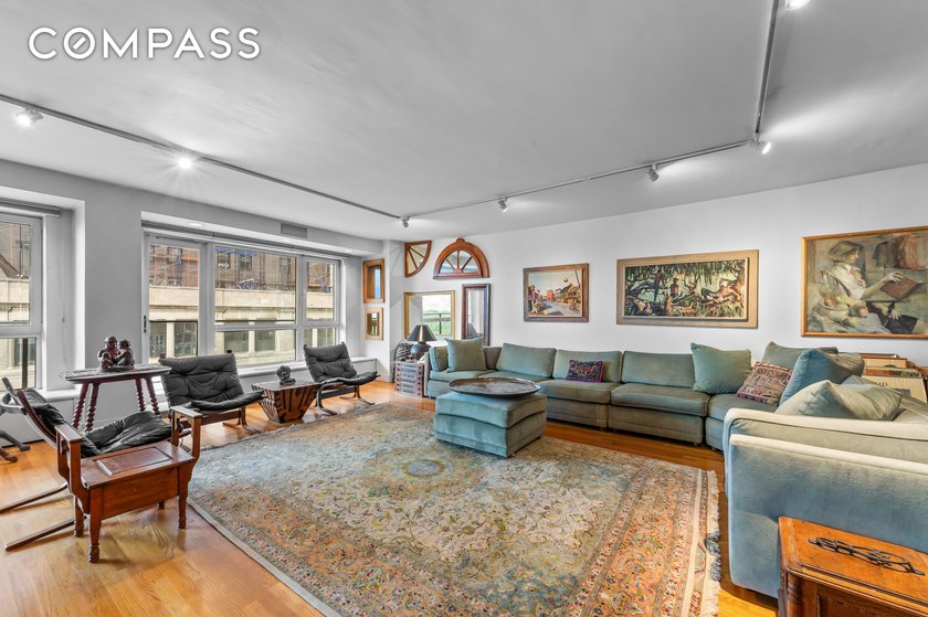 Estate-scaled and richly proportioned 3-bedroom, 3.5-bath home - photo 7