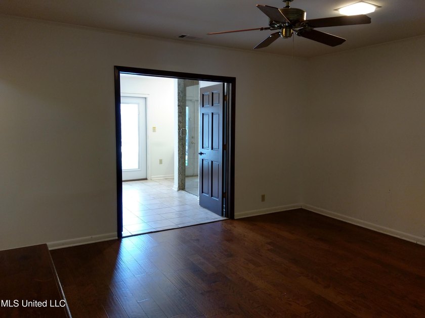 Three Bedroom Three and a Half Bath Great Family Neighborhood - photo 29