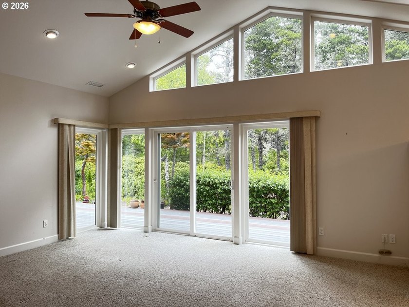 Welcome to this beautifully maintained 3-bedroom, 2.5-bath home - photo 30