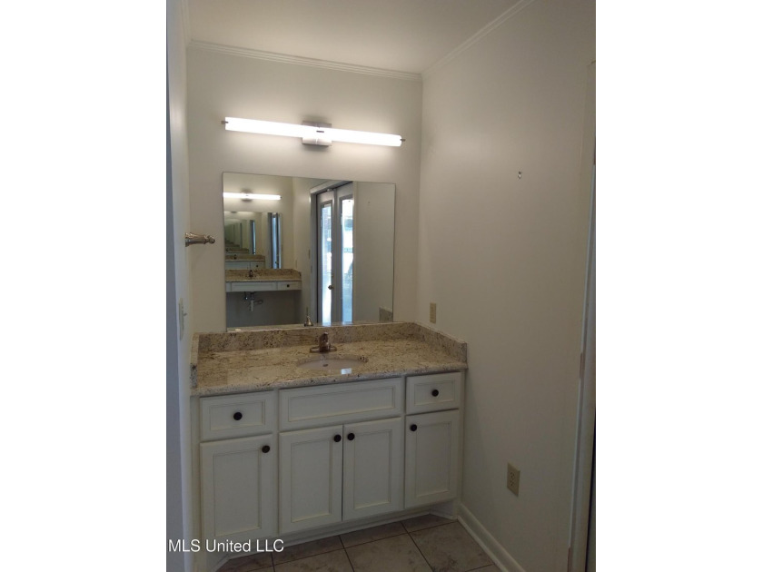Three Bedroom Three and a Half Bath Great Family Neighborhood - photo 33