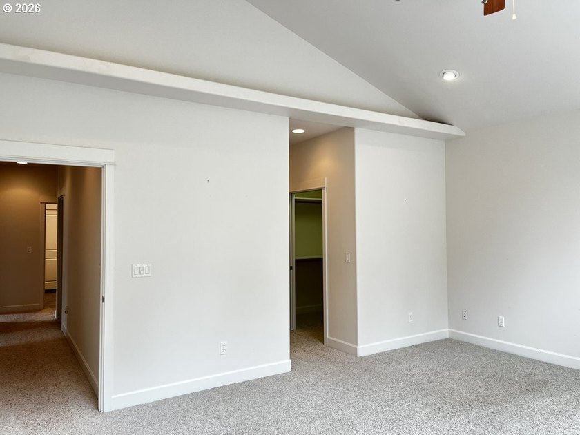 Welcome to this beautifully maintained 3-bedroom, 2.5-bath home - photo 33