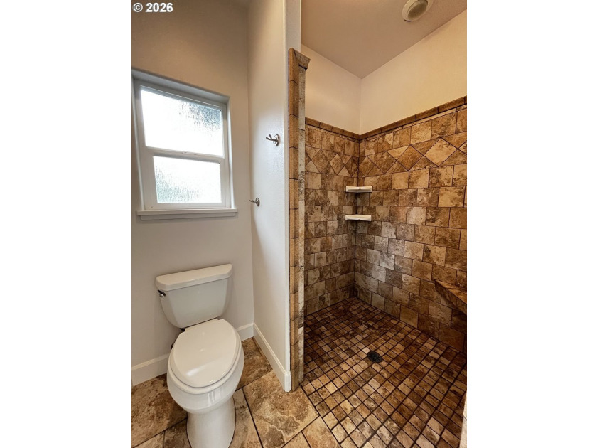 Welcome to this beautifully maintained 3-bedroom, 2.5-bath home - photo 36