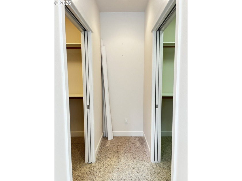 Welcome to this beautifully maintained 3-bedroom, 2.5-bath home - photo 37