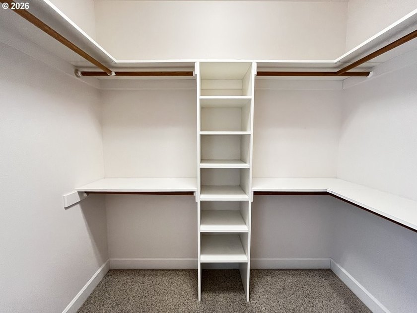 Welcome to this beautifully maintained 3-bedroom, 2.5-bath home - photo 39