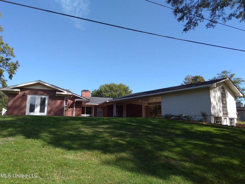 Three Bedroom Three and a Half Bath Great Family Neighborhood - photo 44