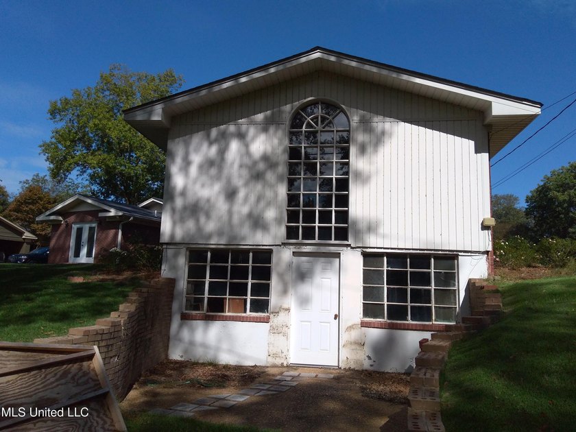 Three Bedroom Three and a Half Bath Great Family Neighborhood - photo 45