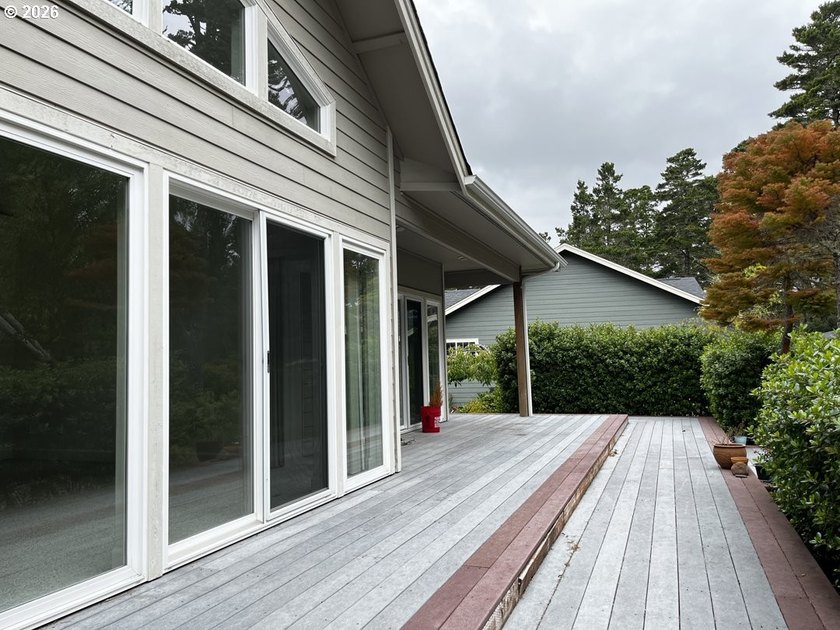 Welcome to this beautifully maintained 3-bedroom, 2.5-bath home - photo 47