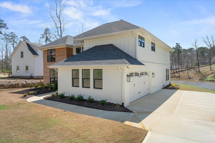 Stunning new construction, PRICED UNDER APPRAISAL, directly on - photo 3