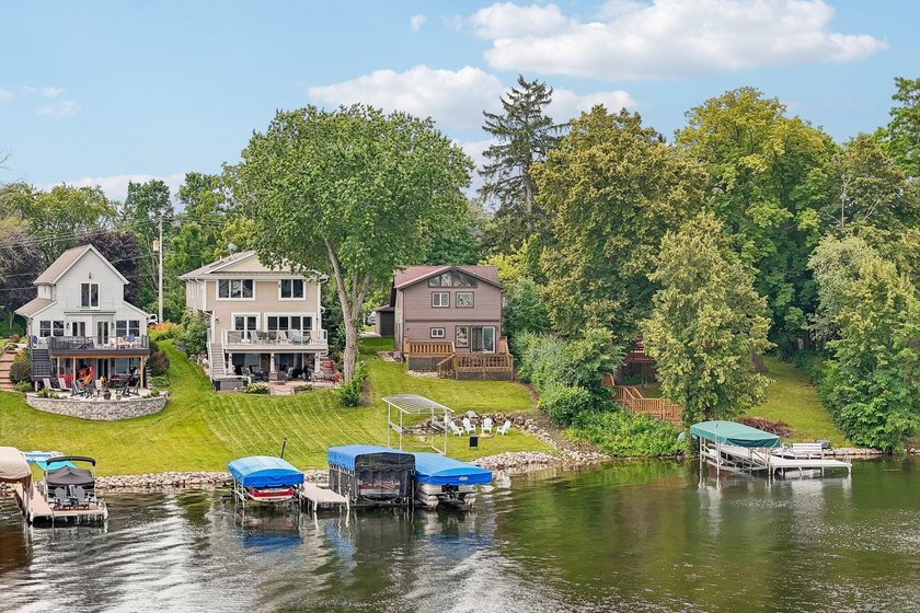 Discover your own slice of lake life on sought after Little - photo 3