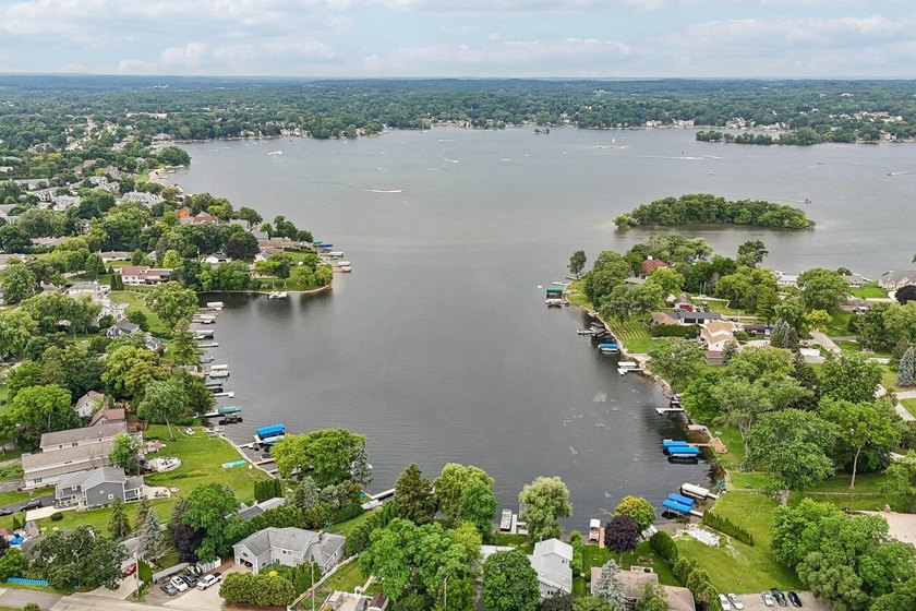 Discover your own slice of lake life on sought after Little - photo 6