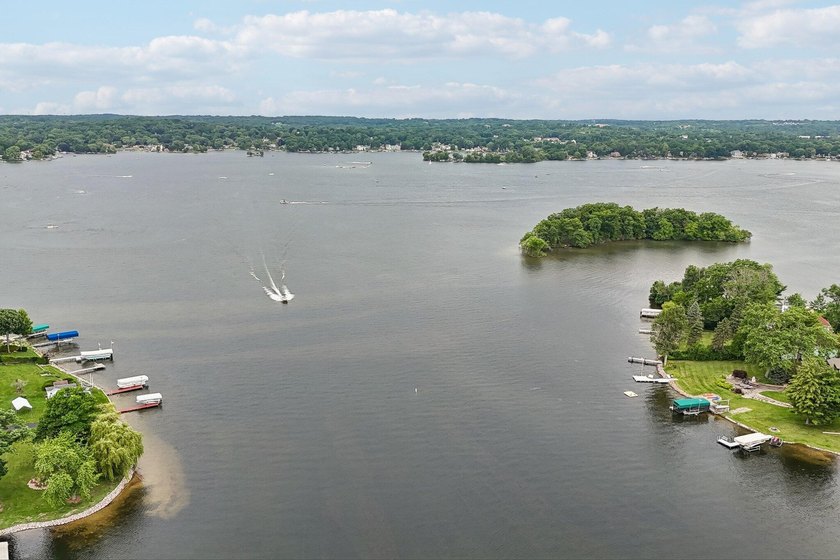 Discover your own slice of lake life on sought after Little - photo 7