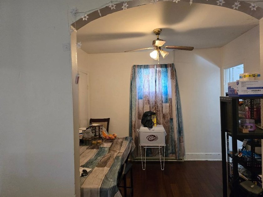 Walk-about town bungalow of 740 sq'. Sweet and neat as a pin - photo 3