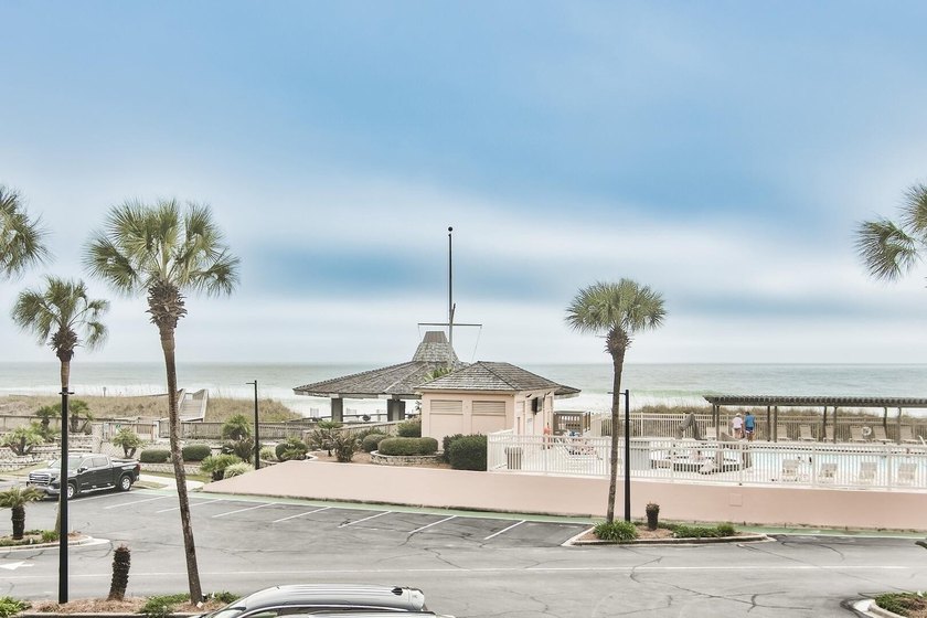Jetty East is a Gated 6-story midrise with under building - photo 4