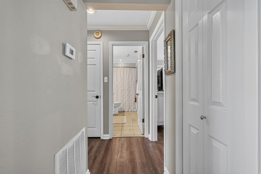 Lake Hamilton living has never been easier! Welcome to the gated - photo 22