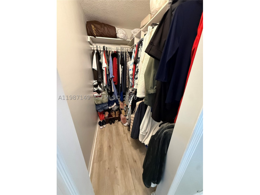 Beautiful 4-bedroom, 3.5-bathroom two-story home located in a - photo 22