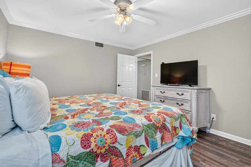 Lake Hamilton living has never been easier! Welcome to the gated - photo 24
