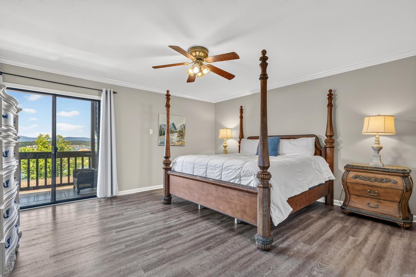 Lake Hamilton living has never been easier! Welcome to the gated - photo 26