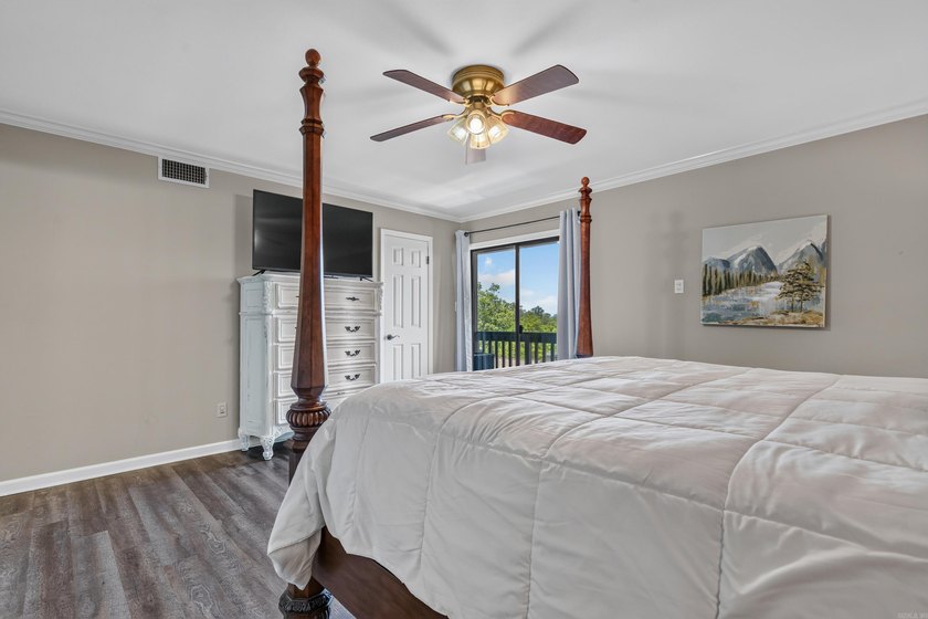 Lake Hamilton living has never been easier! Welcome to the gated - photo 27